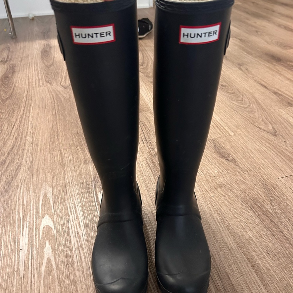 Woman’s hunter boots size 6